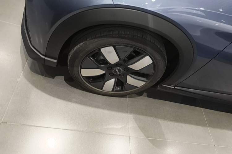 Used BYD Dolphin 2025 520km Range Knight Edition Left Front Wheel Hub