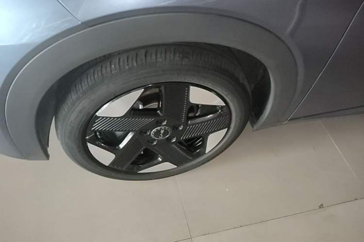 Used BYD Dolphin 2025 Intelligent Driving Version 520km Range Knight Edition Left Front Wheel Hub