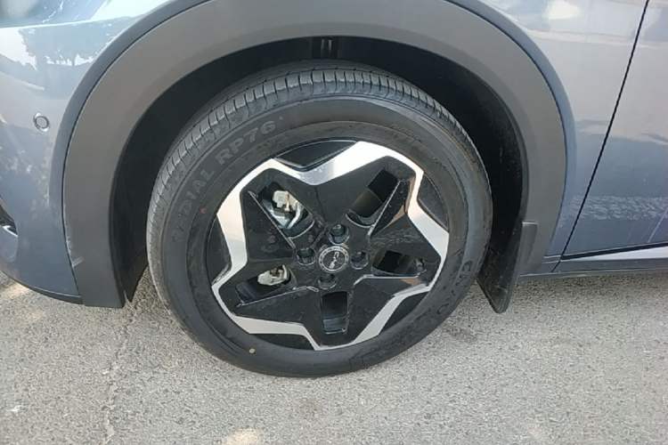 Used BYD Dolphin 2025 Smart Drive Version 420 km Freedom Edition Left Front Wheel Hub