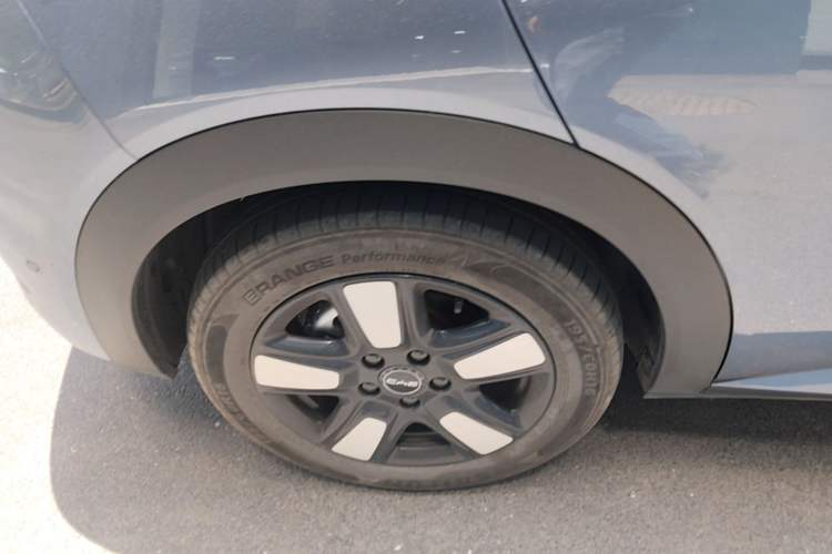 Used BYD Dolphin 2025 Intelligent Driving Version 410 km Fashion Edition Right Rear Wheel Hub