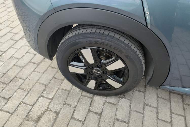 Used BYD Dolphin 2025 Intelligent Driving Version 410 km Fashion Edition Right Rear Wheel Hub