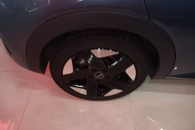 Used BYD Dolphin 2025 Intelligent Driving Version 520km Range Knight Edition Right Rear Wheel Hub