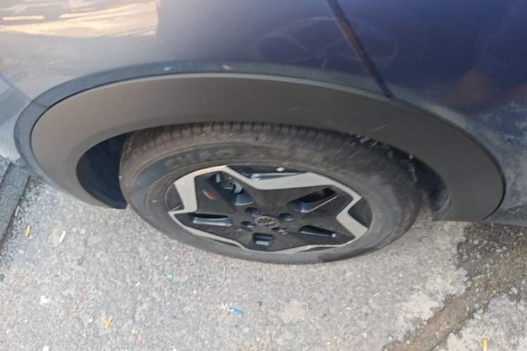 Used BYD Dolphin 2025 Smart Drive Version 420 km Freedom Edition Right Rear Wheel Hub