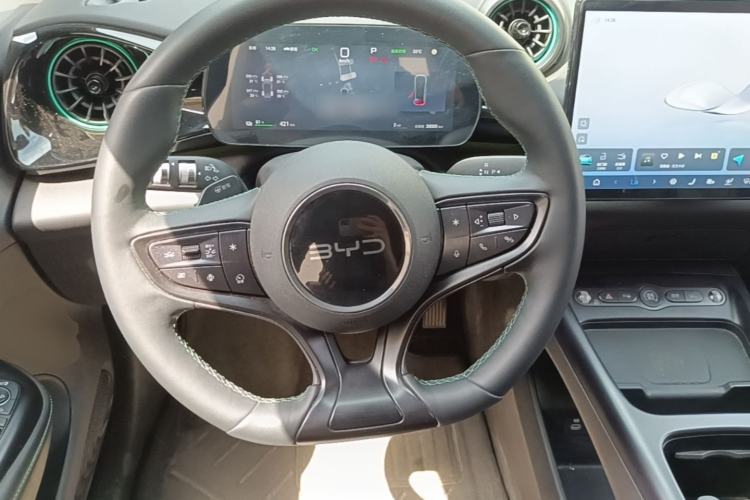 Used BYD Dolphin 2025 Intelligent Driving Version 520km Range Knight Edition Steering Wheel