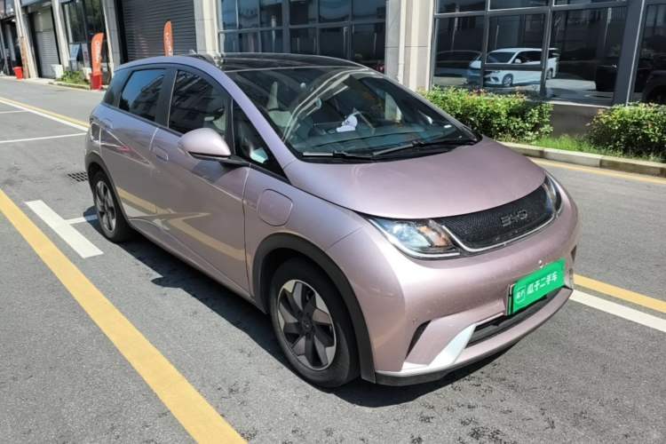 Used BYD Dolphin 2025 420km Fashion Edition Front Right 45 Deg