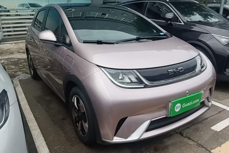 Used BYD Dolphin 2025 420km Fashion Edition Front Right 45 Deg