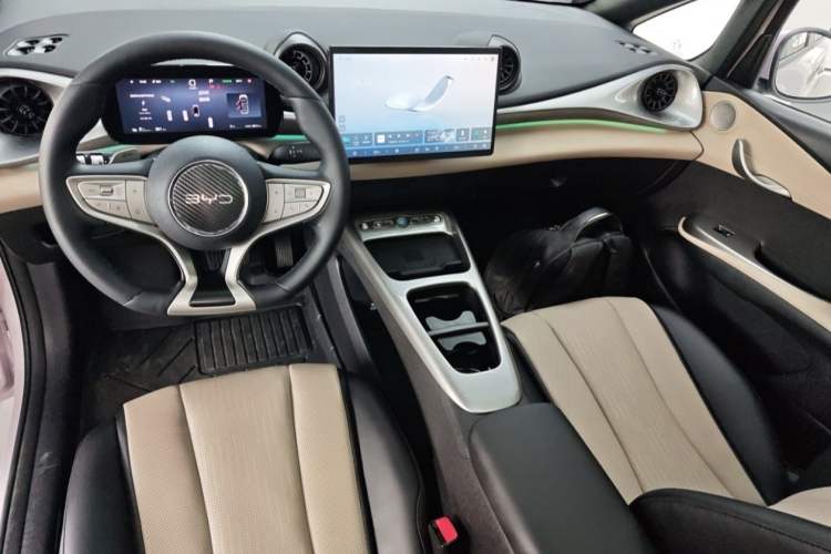 Used BYD Dolphin 2025 Intelligent Driving Version 410 km Fashion Edition Interior 2