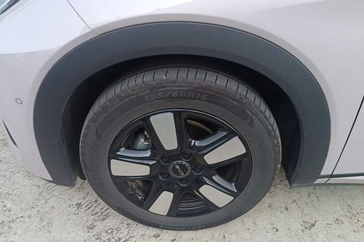 Used BYD Dolphin 2025 Intelligent Driving Version 410 km Fashion Edition Left Front Wheel Hub