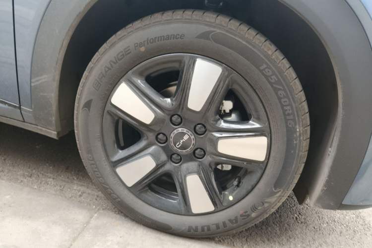 Used BYD Dolphin 2025 Intelligent Driving Version 410 km Fashion Edition Right Front Wheel Hub