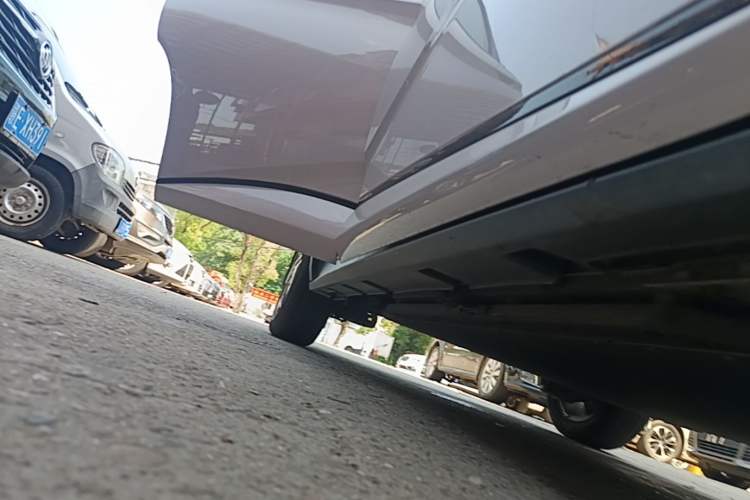 Used BYD Dolphin 2025 Smart Drive Version 420 km Freedom Edition Right Side Sill