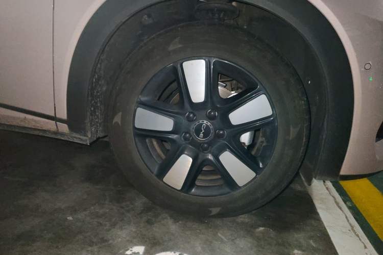 Used BYD Dolphin 2025 Intelligent Driving Version 410 km Fashion Edition Right Front Wheel Hub