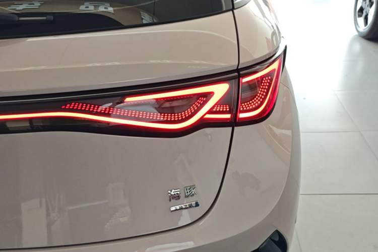 Used BYD Dolphin 2025 Smart Drive Version 420 km Freedom Edition Right Rear Taillight