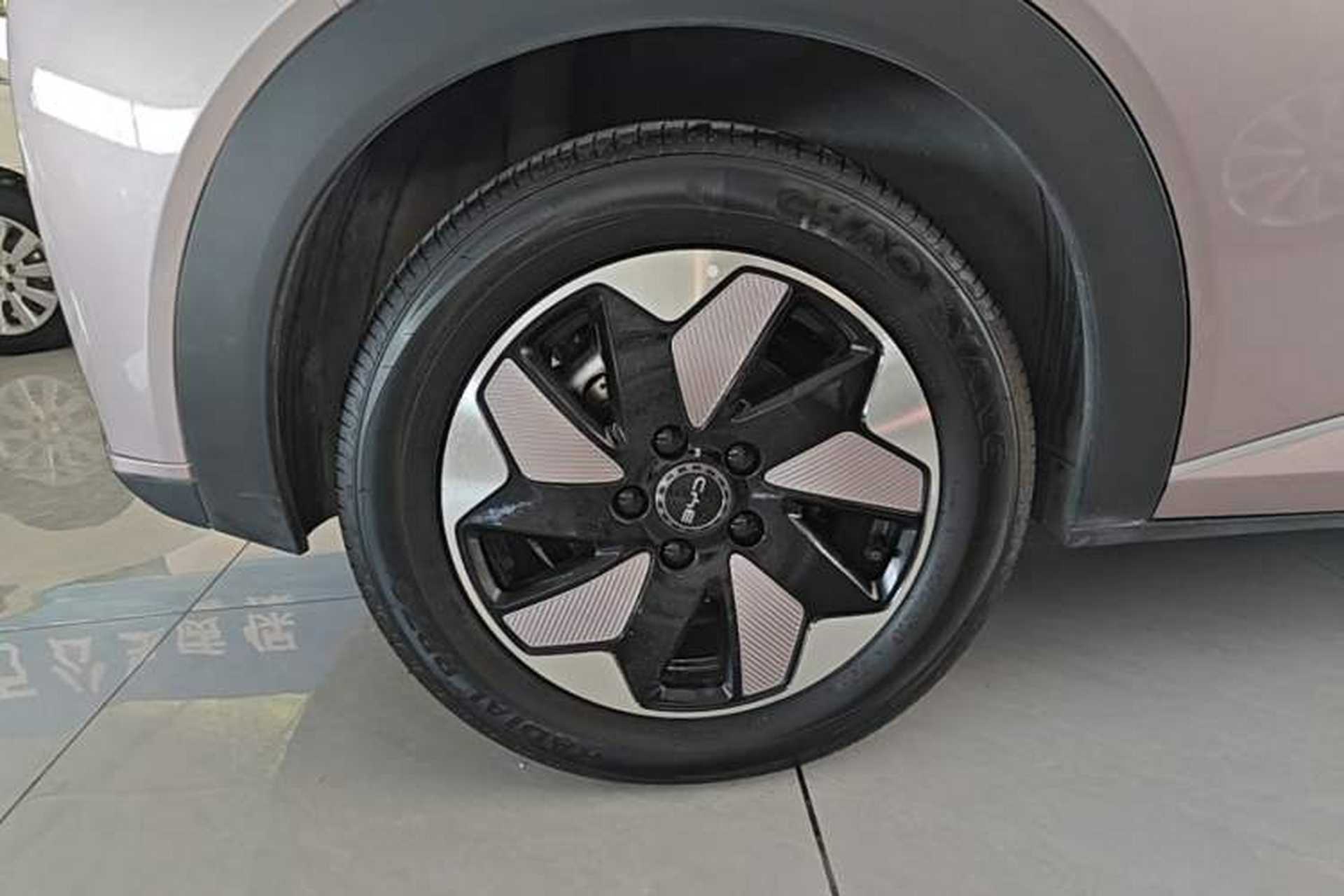 Used BYD Dolphin 2025 420km Fashion Edition Right Rear Wheel Hub