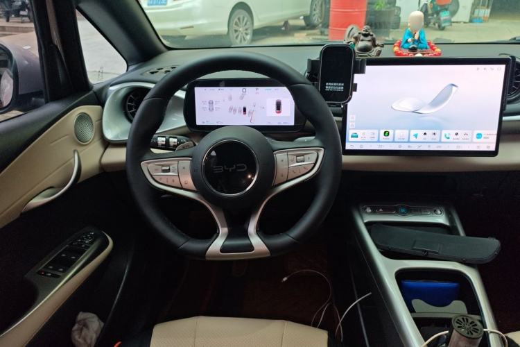 Used BYD Dolphin 2025 Smart Drive Version 420 km Freedom Edition Steering Wheel