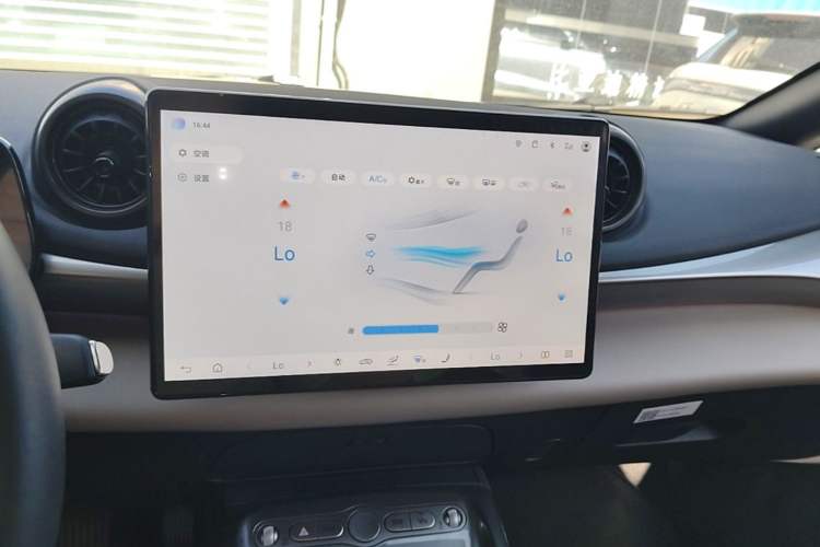Used BYD Dolphin 2025 Intelligent Driving Version 410 km Fashion Edition Audio And AC Panel