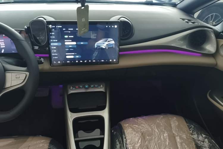 Used BYD Dolphin 2025 Smart Drive Version 420 km Freedom Edition Audio And AC Panel
