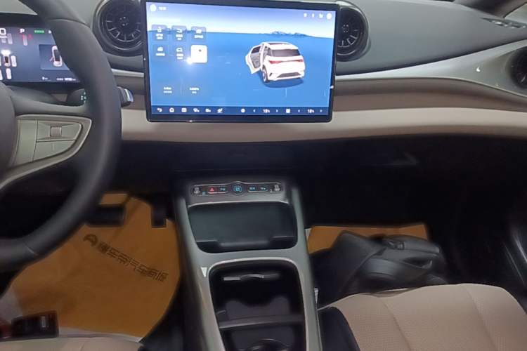 Used BYD Dolphin 2025 Smart Drive Version 420 km Freedom Edition Audio And AC Panel