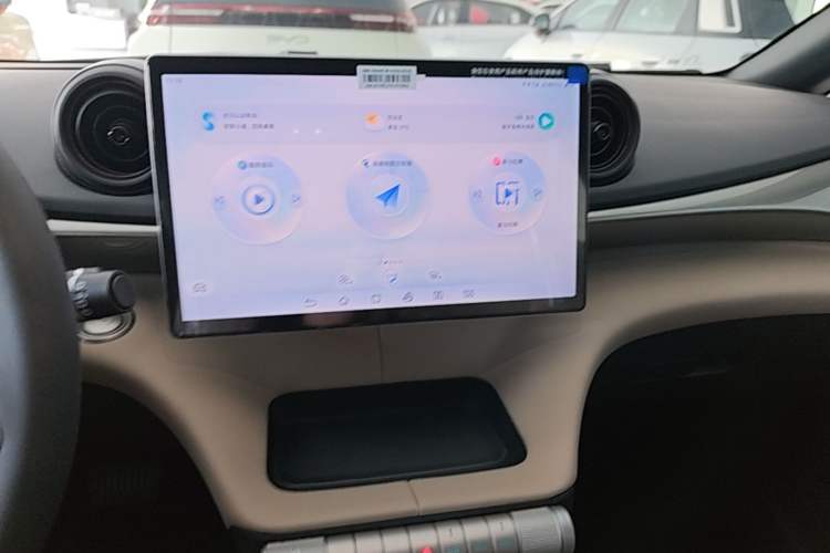 Used BYD Dolphin 2025 420km Free Edition Audio And AC Panel