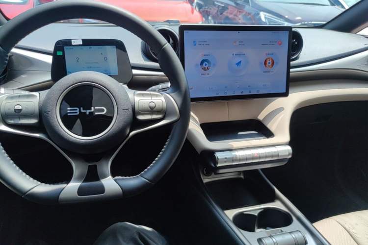 Used BYD Dolphin 2025 420km Fashion Edition Audio And AC Panel