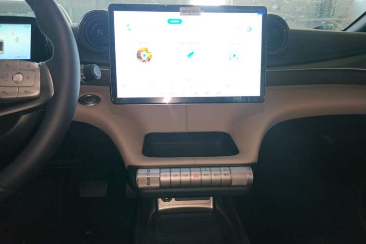 Used BYD Dolphin 2025 420km Free Edition Audio And AC Panel