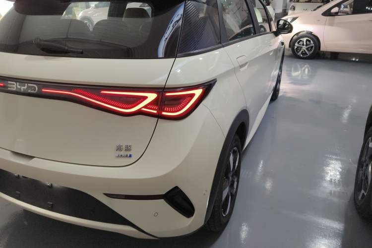 Used BYD Dolphin 2025 Intelligent Driving Version 410 km Fashion Edition Exterior 3