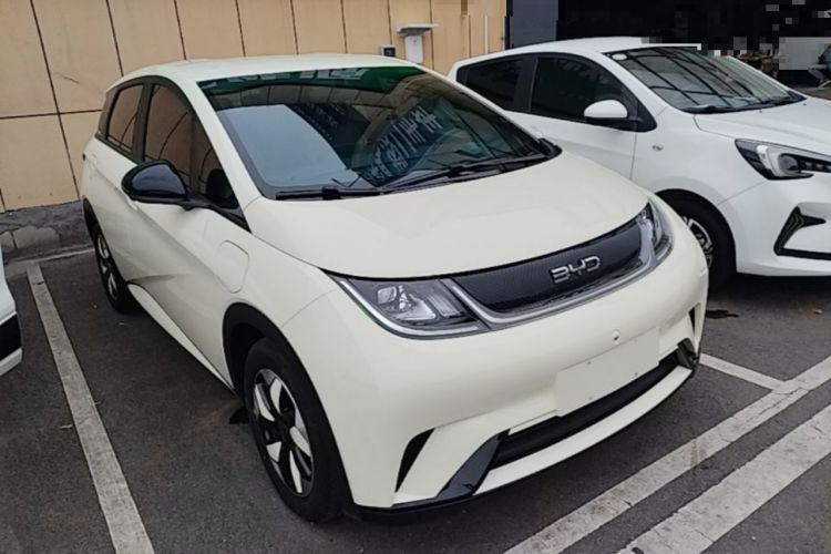 Used BYD Dolphin 2025 420km Free Edition Front Right 45 Deg