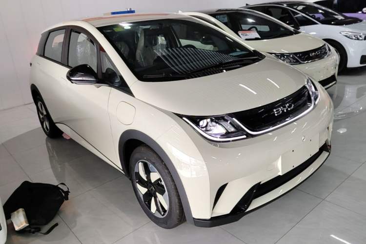 Used BYD Dolphin 2025 420km Free Edition Front Right 45 Deg