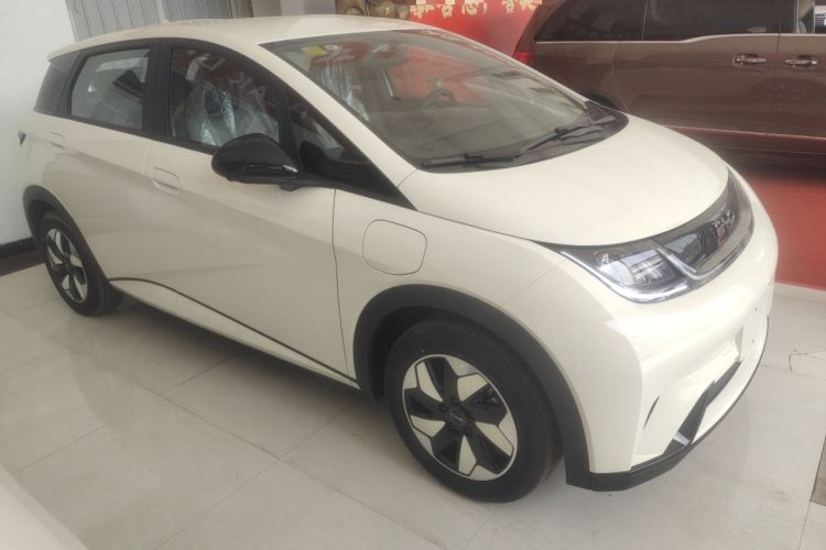 Used BYD Dolphin 2025 420km Free Edition Front Right 45 Deg