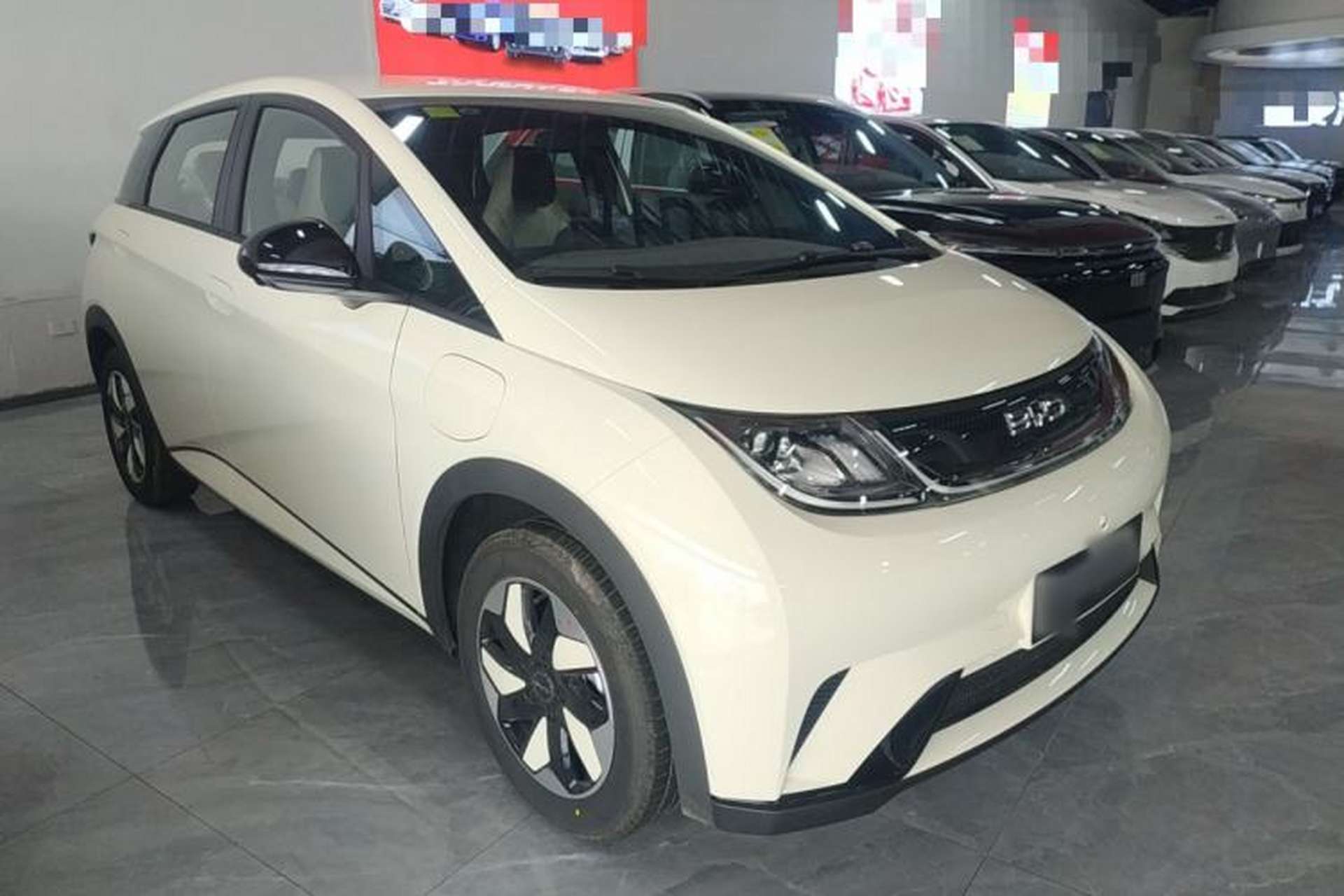 Used BYD Dolphin 2025 420km Free Edition Front Right 45 Deg
