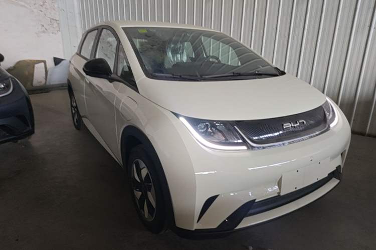 Used BYD Dolphin 2025 420km Free Edition Front Right 45 Deg