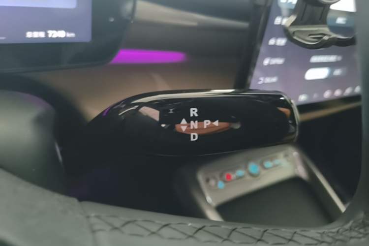 Used BYD Dolphin 2025 Smart Drive Version 420 km Freedom Edition Gear Lever