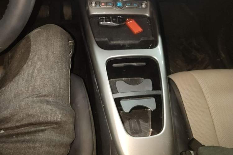 Used BYD Dolphin 2025 Smart Drive Version 420 km Freedom Edition Gear Lever