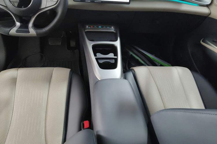 Used BYD Dolphin 2025 Intelligent Driving Version 410 km Fashion Edition Gear Lever