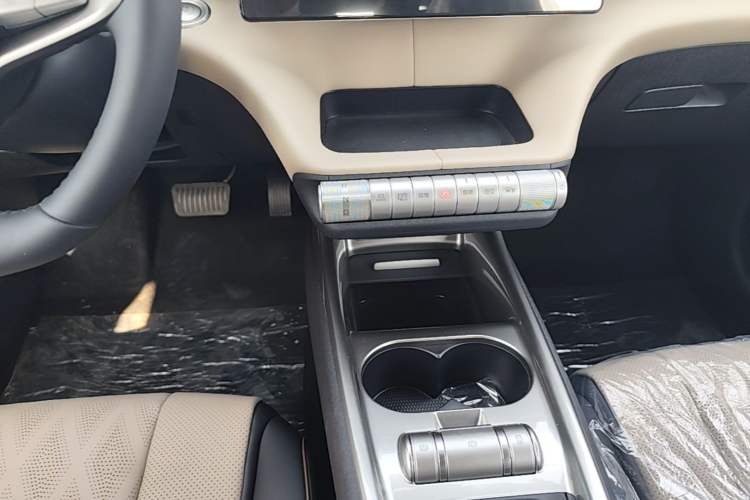 Used BYD Dolphin 2025 420km Free Edition Gear Lever