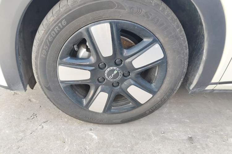 Used BYD Dolphin 2025 Intelligent Driving Version 410 km Fashion Edition Left Front Wheel Hub