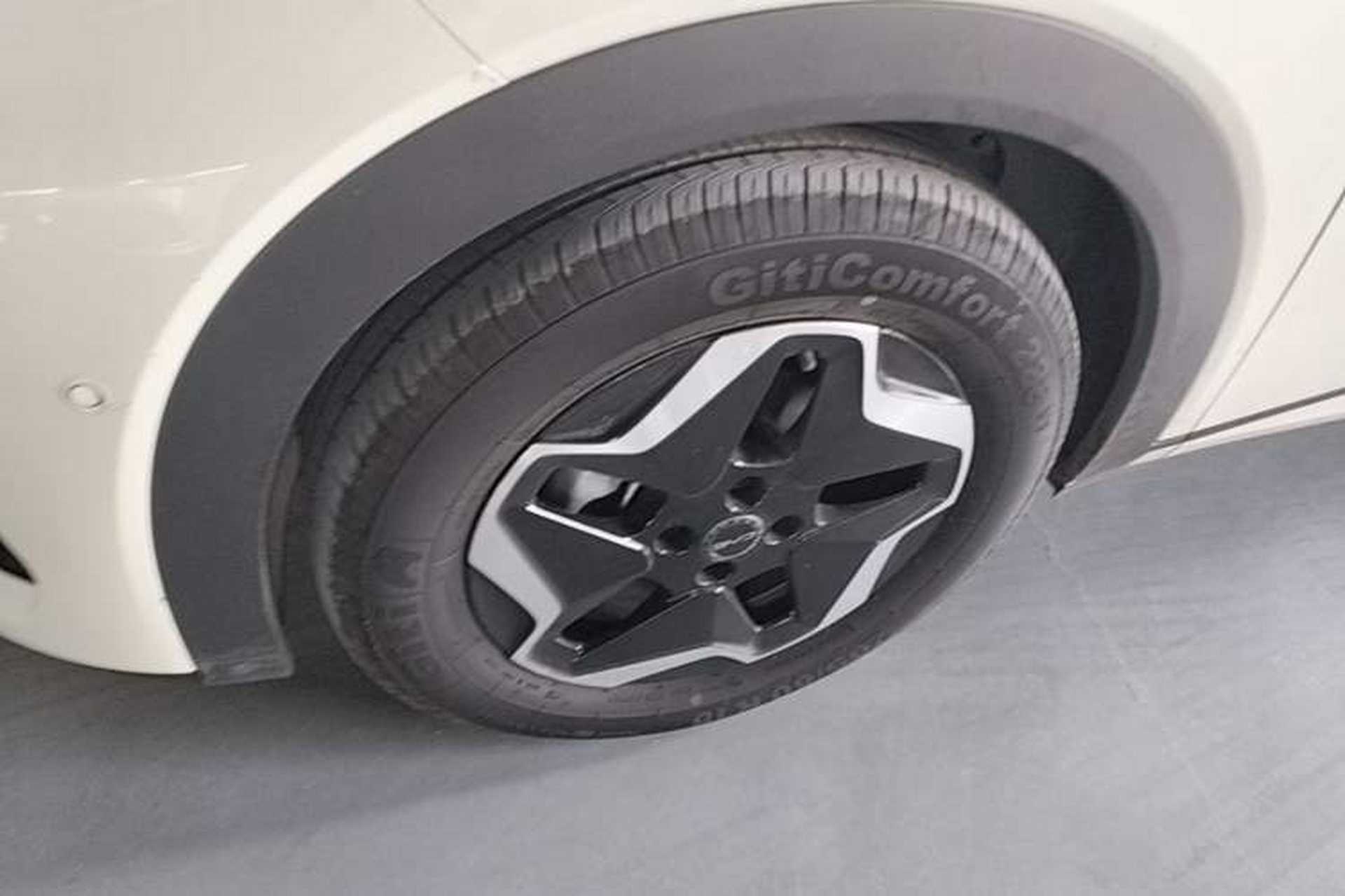Used BYD Dolphin 2025 Smart Drive Version 420 km Freedom Edition Left Front Wheel Hub