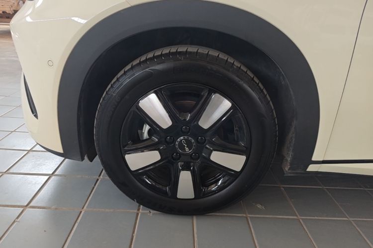 Used BYD Dolphin 2025 Intelligent Driving Version 410 km Fashion Edition Left Front Wheel Hub