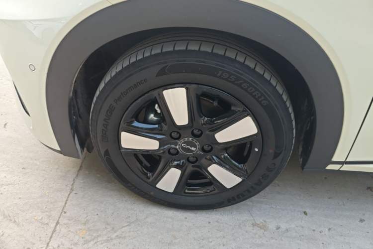 Used BYD Dolphin 2025 Intelligent Driving Version 410 km Fashion Edition Left Front Wheel Hub