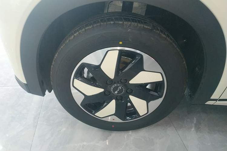 Used BYD Dolphin 2025 420km Free Edition Left Front Wheel Hub