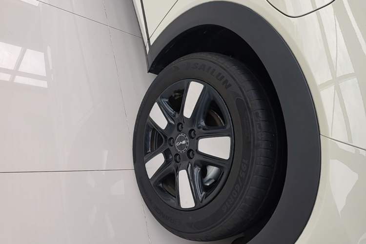 Used BYD Dolphin 2025 Intelligent Driving Version 410 km Fashion Edition Right Front Wheel Hub