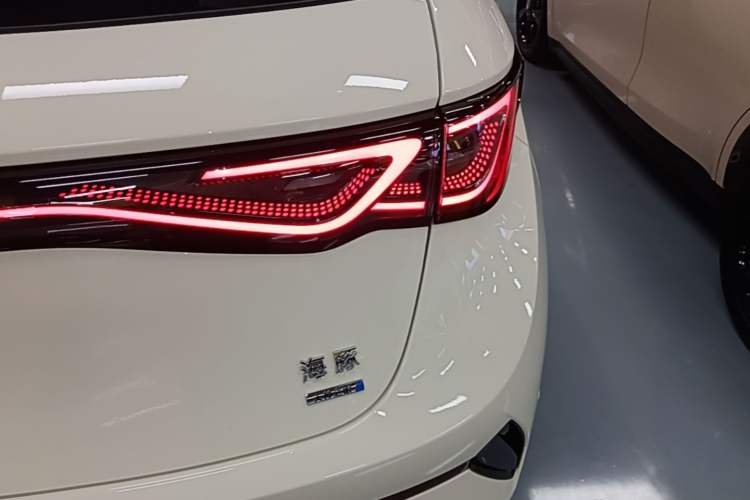 Used BYD Dolphin 2025 Smart Drive Version 420 km Freedom Edition Right Rear Taillight