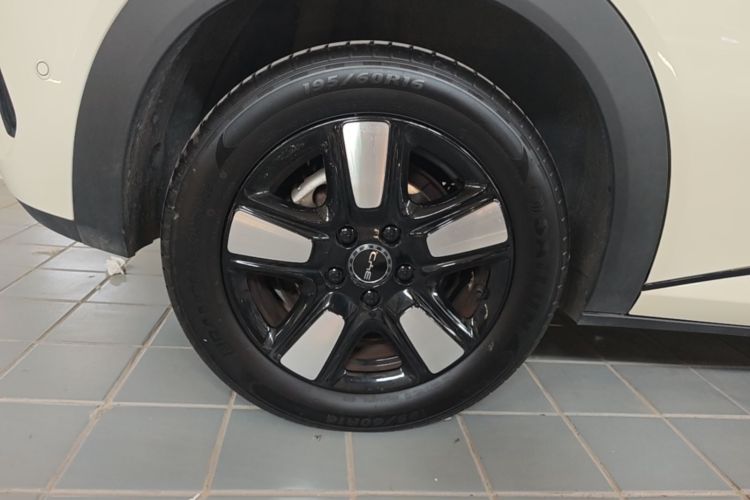 Used BYD Dolphin 2025 Intelligent Driving Version 410 km Fashion Edition Right Rear Wheel Hub