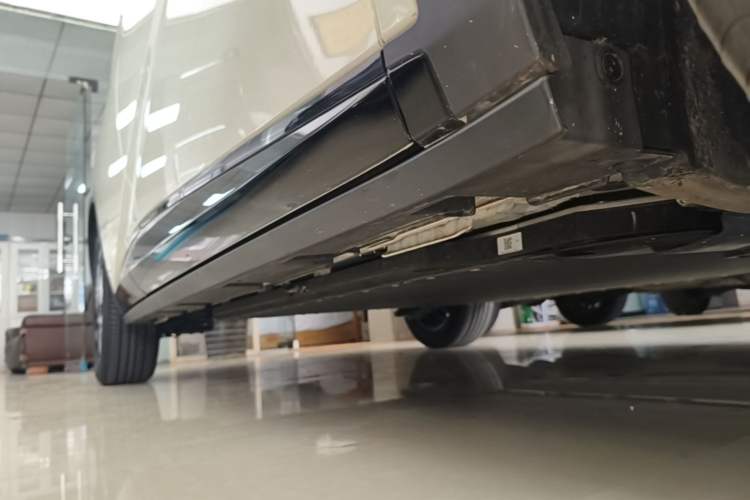Used BYD Dolphin 2025 Smart Drive Version 420 km Freedom Edition Right Side Sill