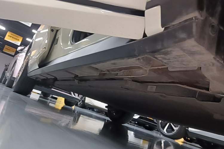 Used BYD Dolphin 2025 Smart Drive Version 420 km Freedom Edition Right Side Sill