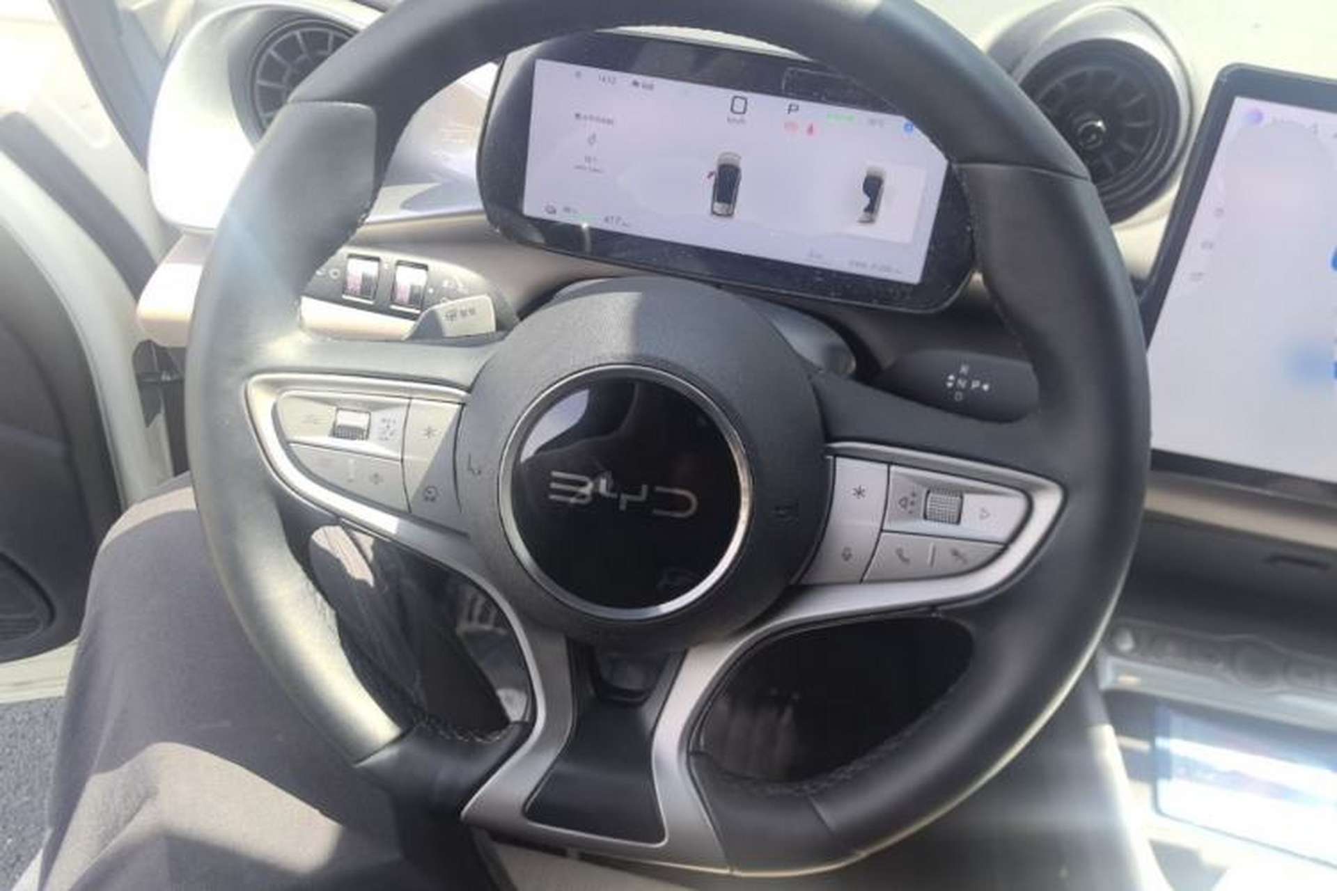 Used BYD Dolphin 2025 Smart Drive Version 420 km Freedom Edition Steering Wheel