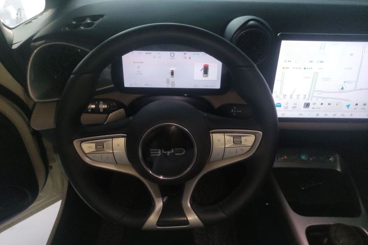 Used BYD Dolphin 2025 Smart Drive Version 420 km Freedom Edition Steering Wheel