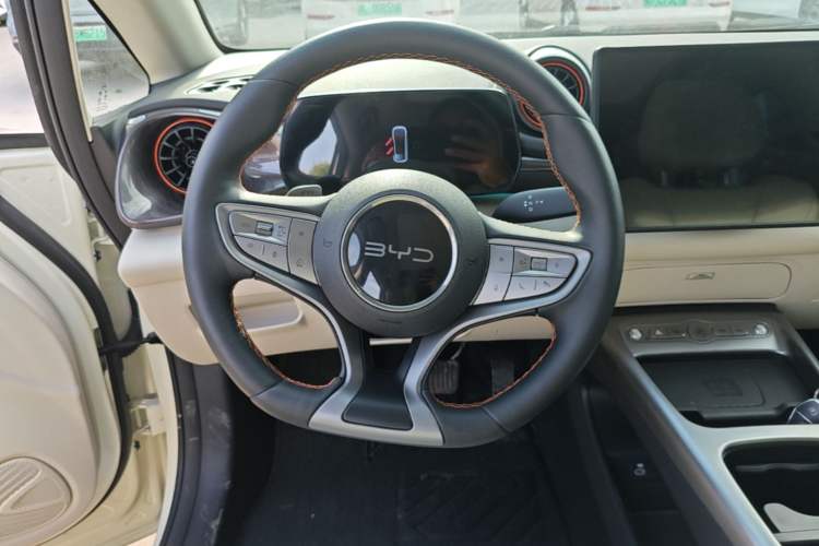 Used BYD Dolphin 2025 Intelligent Driving Version 410 km Fashion Edition Steering Wheel