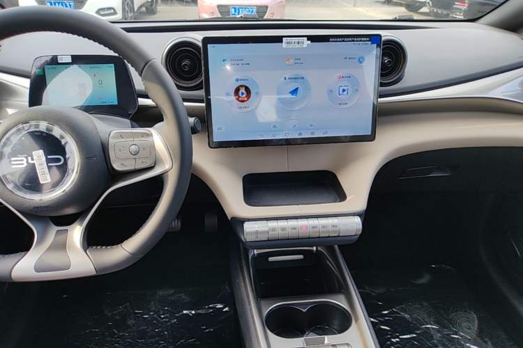 Used BYD Dolphin 2025 420km Free Edition Audio And AC Panel