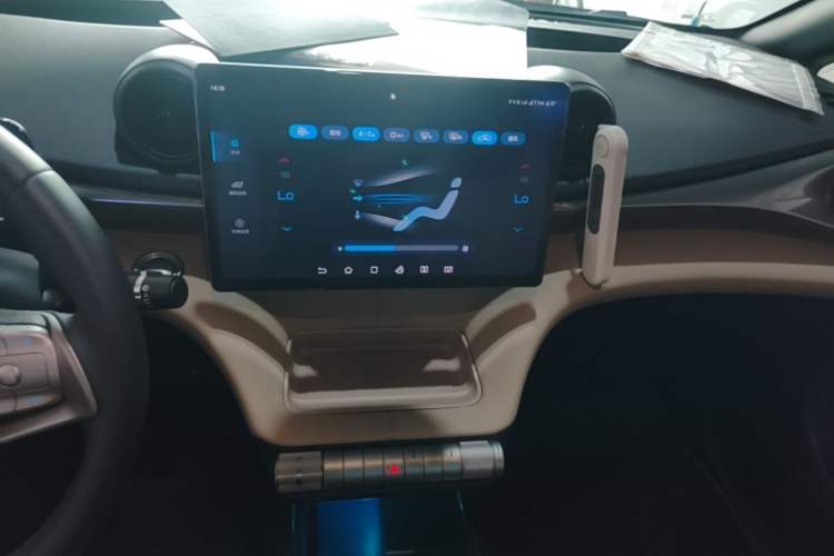 Used BYD Dolphin 2025 420km Fashion Edition Audio And AC Panel