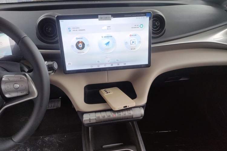 Used BYD Dolphin 2025 420km Free Edition Audio And AC Panel